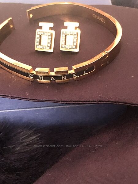 Серьги-гвоздики Chanel