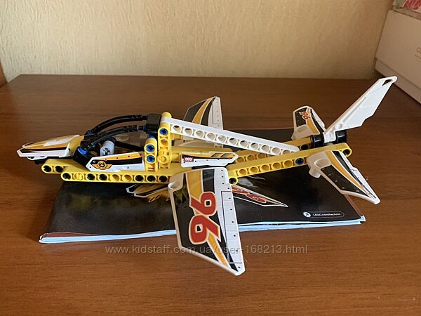 Конструктор LEGO TECHNIC Літак пілотажної групи 42044