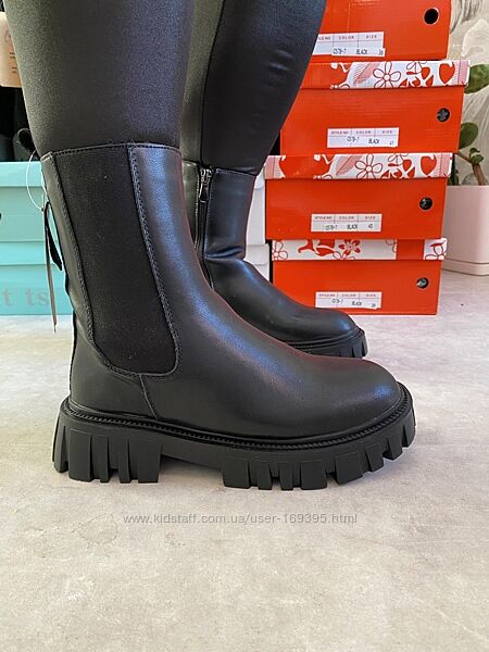 Ботинки женские натуральная кожа новые деми , флис в наличии.