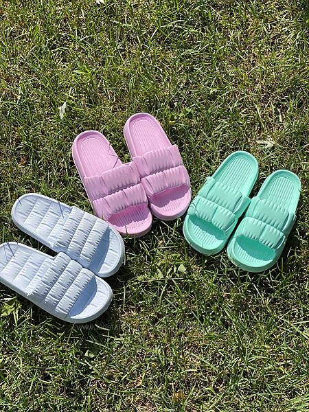 . Шлепанцы женские новые в наличии.