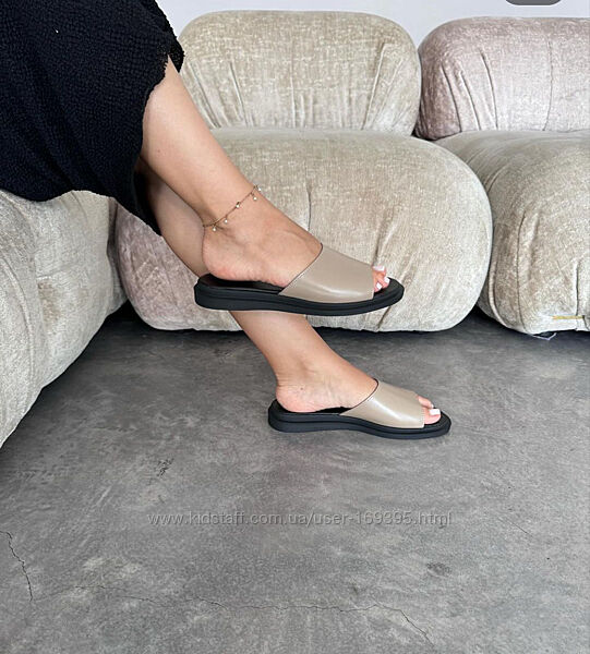 Шлепанцы женские натуральная кожа в наличии новые.