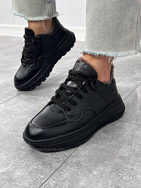 Кроссовки зимние новые в наличии натуральная кожа.