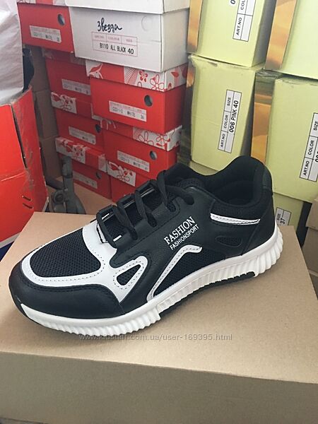 Кроссовки женские новые черного, белого  цвета в наличии