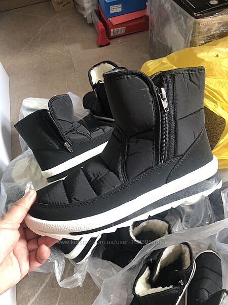 Дутики женские зимние , новые в наличии, очень теплые чорного цвета.