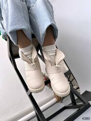 Дутики женские бежевые новые в наличии.