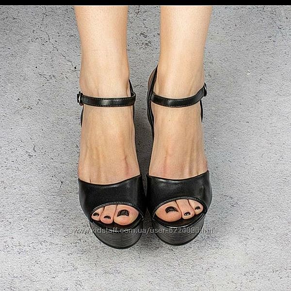 Босоножки 37 р. Новые. На ножку 23-23.5 см. Высота 3/11