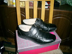 Удобные туфли для мальчика Arial р.37- по стельке 23,5 см на липучке.