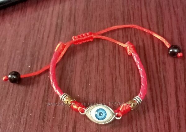 Брастет от сглаза с красной нитью