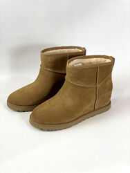 Жіночі зимові чоботи UGG Classic Femme 43 розмір