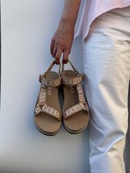 Шикарні літні босоніжки Guess Avin. Оригінал.