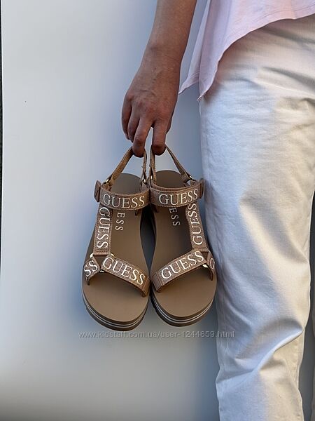 Шикарні літні босоніжки Guess Avin. Оригінал.