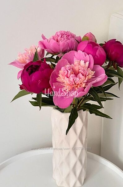 Ваза для квітів фарфор в білому кольорі