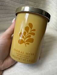 Ароматична свічка, велика свічка в підсвічнику