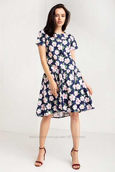 Пышное , женственное, брендовое платье расклешенное в сочный цветочный прин
