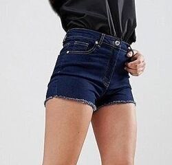Женские короткие джинсовые тёмно-синие фирменные шорты с мелкой бахромой 