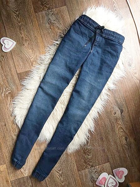 Женские джинсы на резинке и шнурке