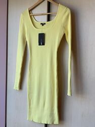 Новое платье в рубчик с длинным рукавом и квадратным вырезом в желтом цвете
