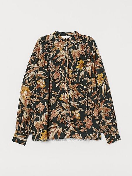 Красива блуза у квіти з обємним рукавом від бренду hm