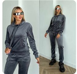 Костюм жіночий