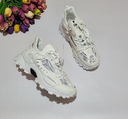 Білі кросівки тренд 2024