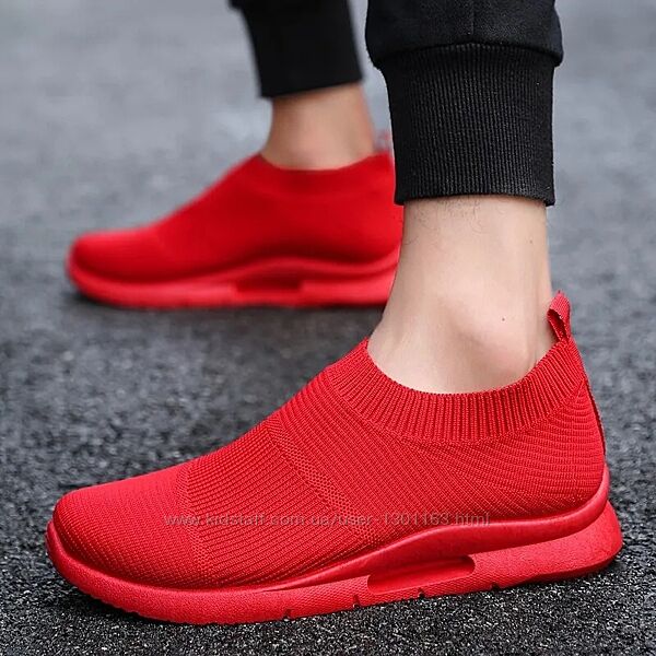 Червоні кросівки 