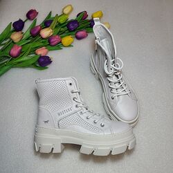 Білі черевики 