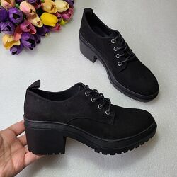 Чорні туфлі черевики 