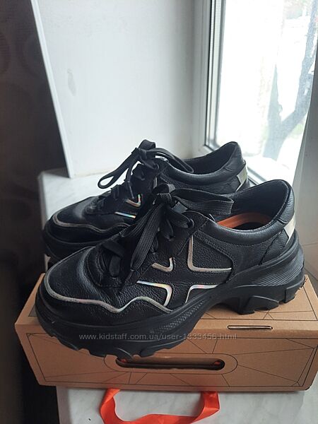 Кросовки жіночі шкіра, бу в гарному стані, розмір 36, повномірні