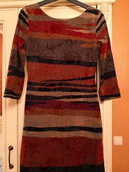 Платье с бархатным рисунком, нарядное.