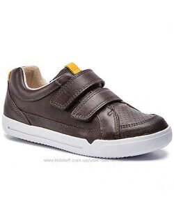 Шкіряні туфлі Clarks Emery Walk Brown