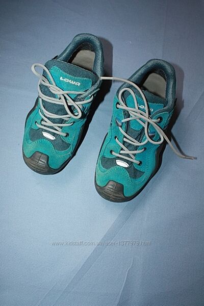 Стильні і надійні кросівки від відомого бренду Lowa kids.