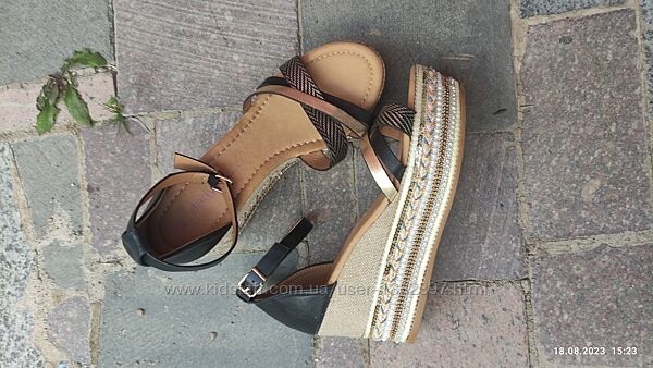 Босоніжки 39 41 розмір 