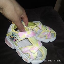 Новинка Спортивні босоніжечки з ліхтариками р 21 22 23 24 25 