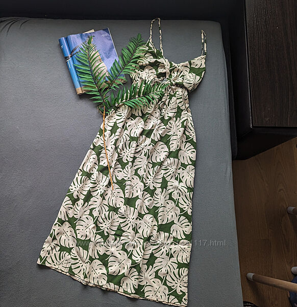 Гарна сукня сарафан міді на тонких бретелях в тропічний принт