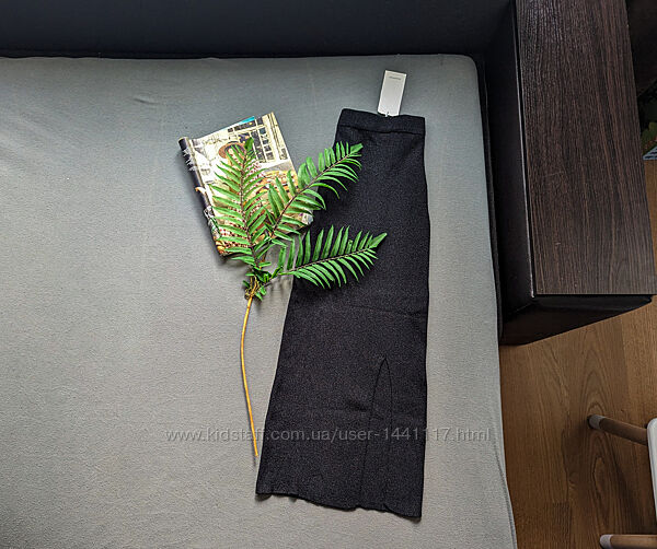 Нова спідниця міді з розрізом в рубчик