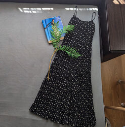 Стильна максі довга сукня на тонких бретелях в квітковий принт плісе в скла