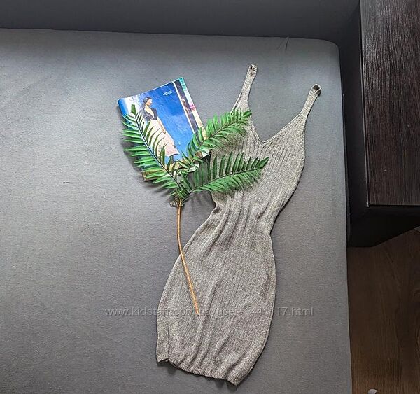 Стильна в´язана сукня на тонких бретелях