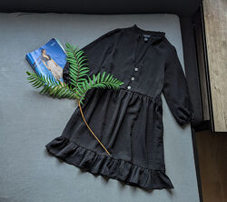 Стильна коротка чорна сукня з гудзиками камінчиками