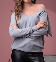 Красивий сірий джемпер із стрічками