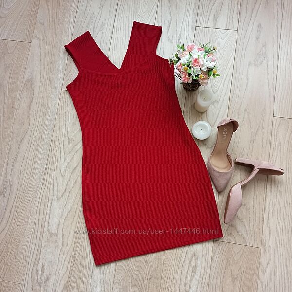Червона сукня футляр