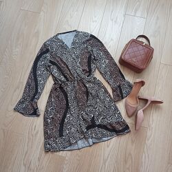 Красивое платье в принт, М