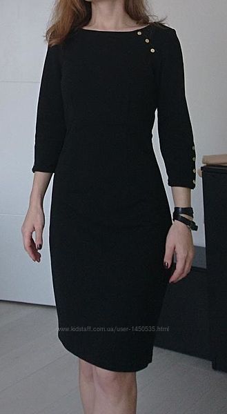 Черное платье с заклепками