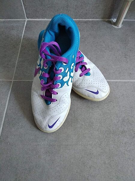 Класні кросівки Nike  Індонезія . розмір 33