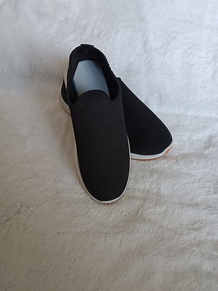 Практичні та зручні мокасини кросівки унісекс розмір 10.