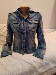 Практична джинсова курточка  Denim  , розмір М.