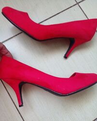 Замшові туфлі . 