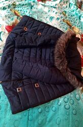 Гарна тепла куртка з капюшоном і хутром