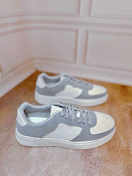 Легенькі кросівки