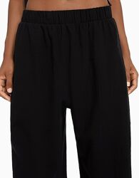 Новые черные летние брюки Bershka , размер м