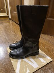 Ідеальні базові чоботи труби натуральна шкіра фірми Zara 